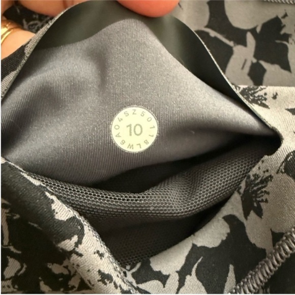 Lululemon | In Movement | Crop | *Everlux - Picture 12 of 17